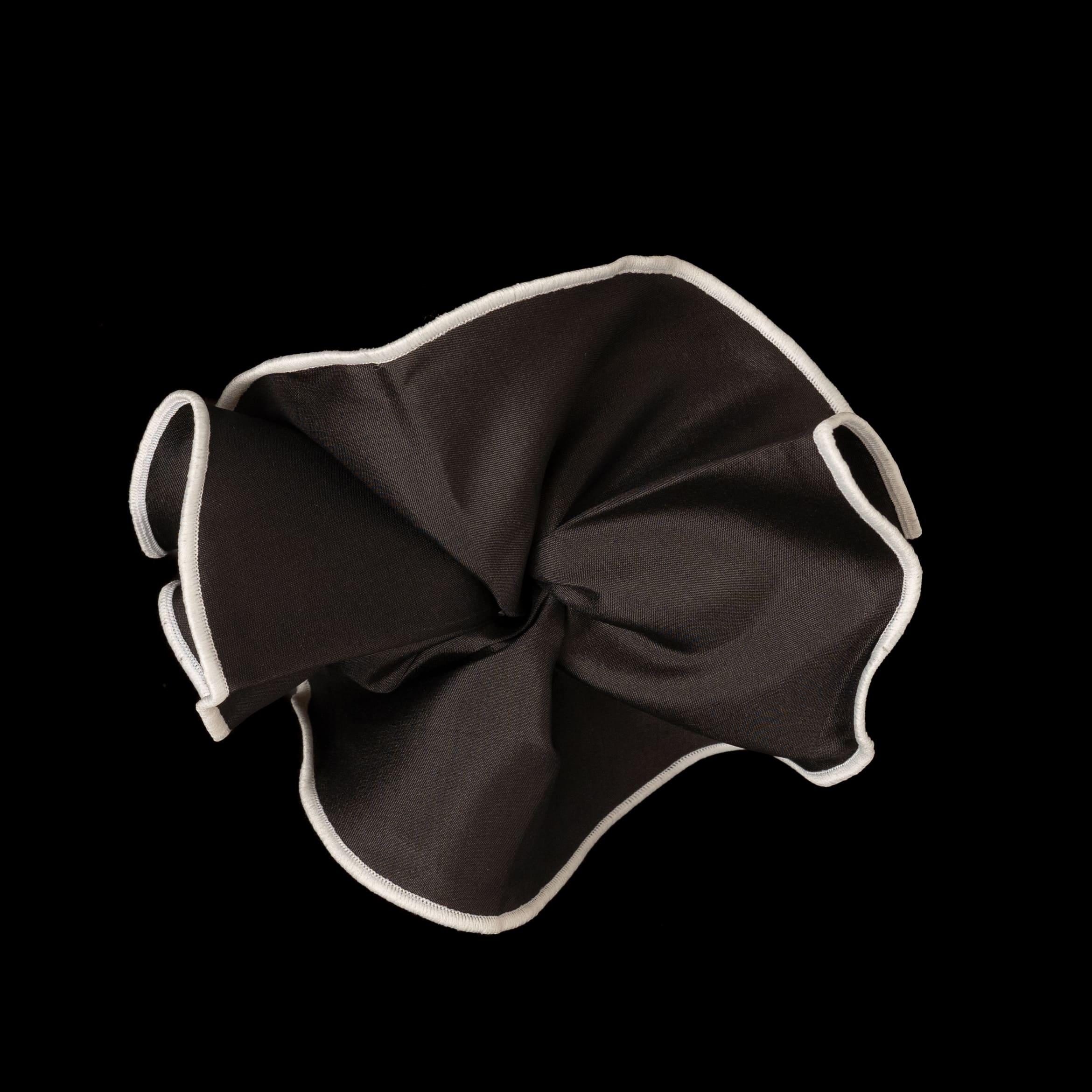 BLACK SILK CLASSIC TRIM POCKET ROUNDS